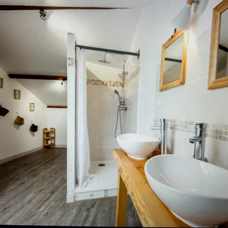 Hotel D'hotes La Cour Des Saligues 3*
