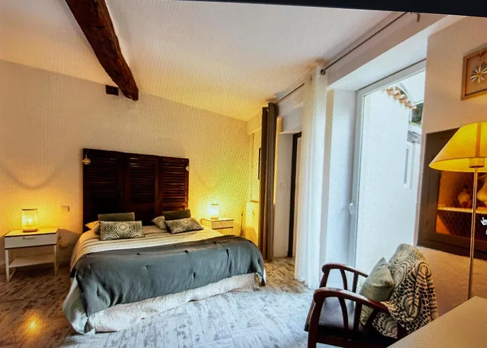 D'hotes La Cour Des Saligues 3*