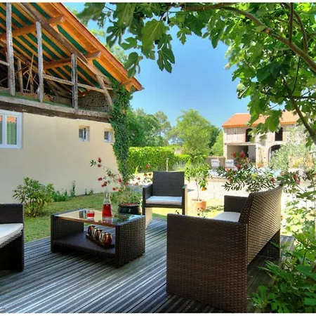 Hotel D'hotes La Cour Des Saligues 3*